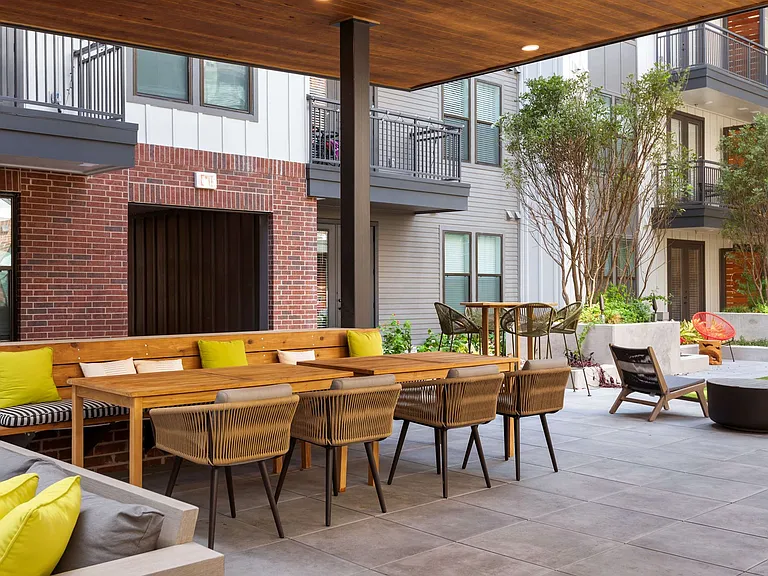 Troubadour Apartments — Photo 30