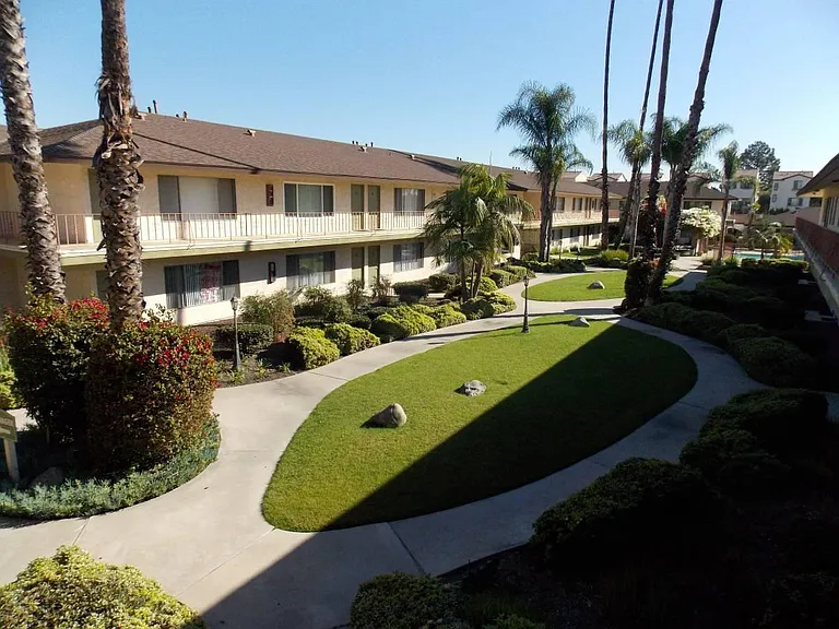 El Cortez Apartments — Photo 18