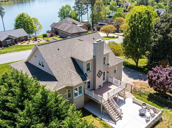 5933 Flintlock Ct, Hickory, NC 28601