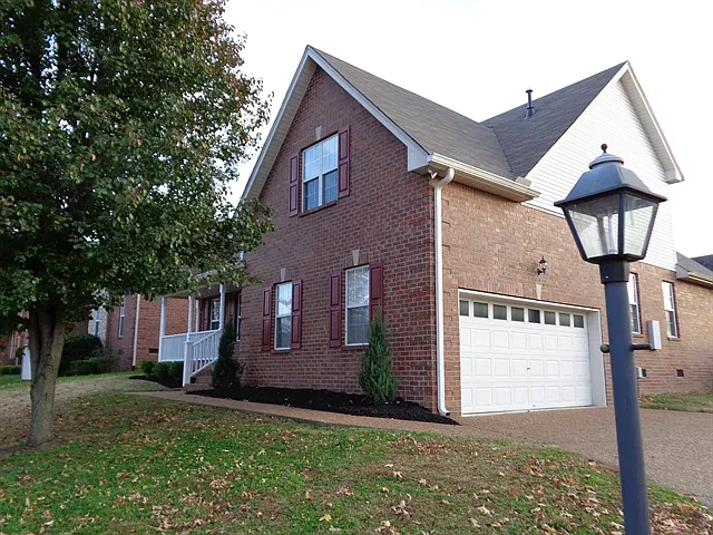 3 bed, 2.5 bath, 1938 sqft, $2,435 — Photo 2