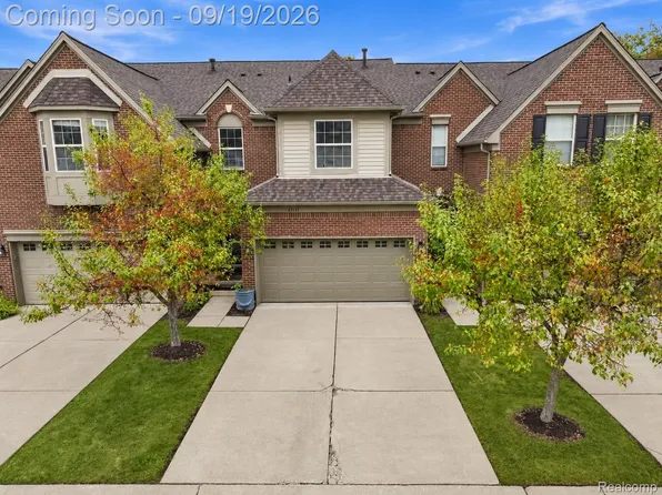 41351 N Maplewood Dr, Canton, MI 48187