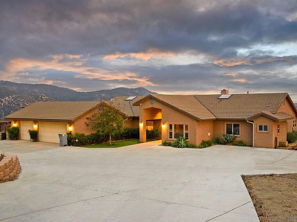 2nd image of 19585 Paradise Mountain Rd