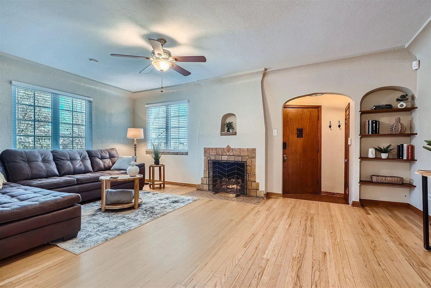 695 Ash St — Photo 4