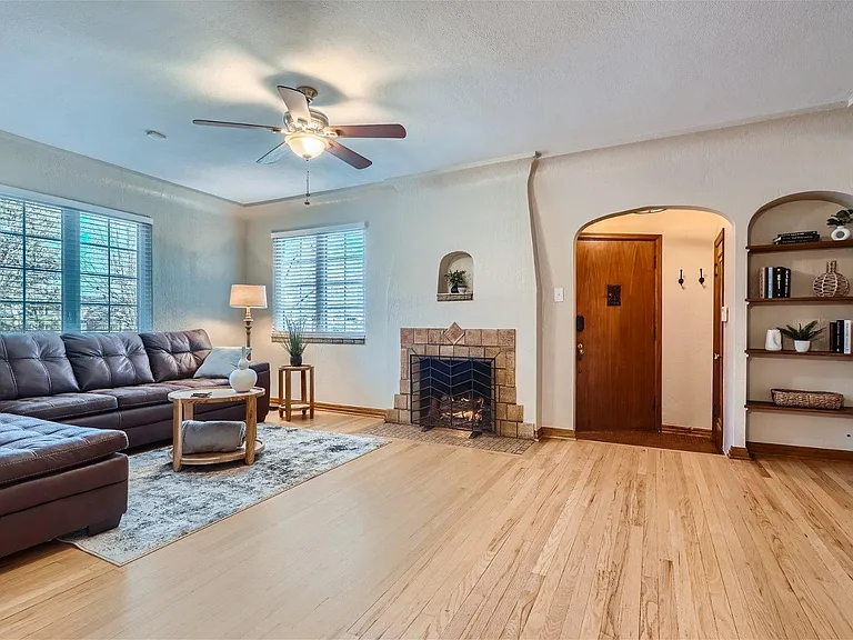 695 Ash St — Photo 4