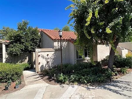 102 Tangerine — Photo 1