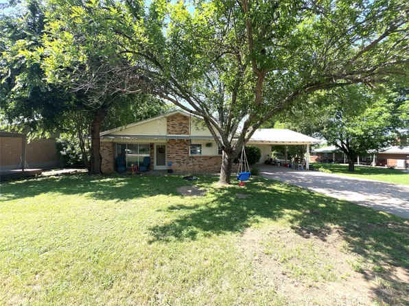 725 E 6th St, Baird, TX 79504
