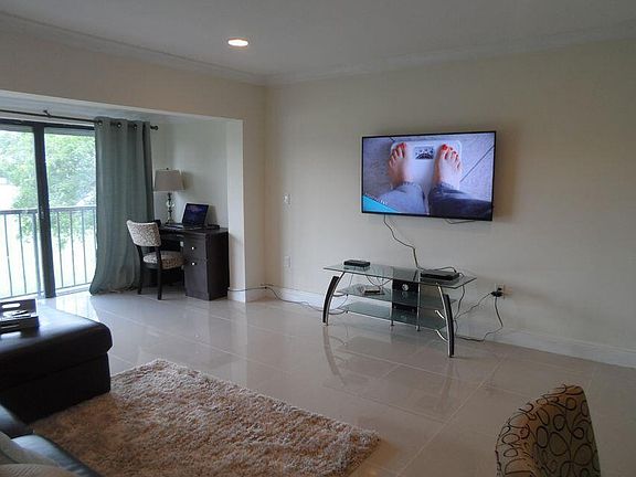 4th image of 4832 SE Esedra Ct #305