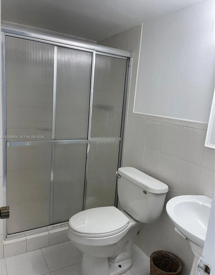 Burleigh House Condo — Photo 4