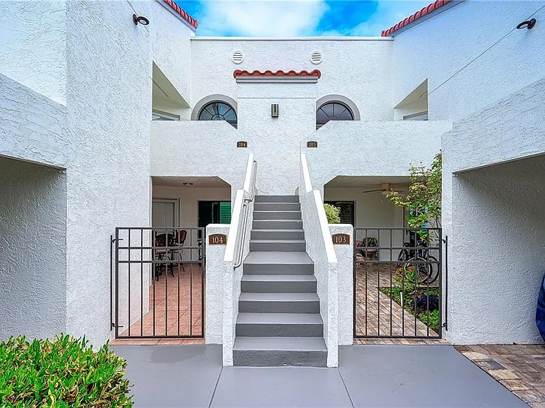 565 Beachwalk Cir #T-104 — Photo 1