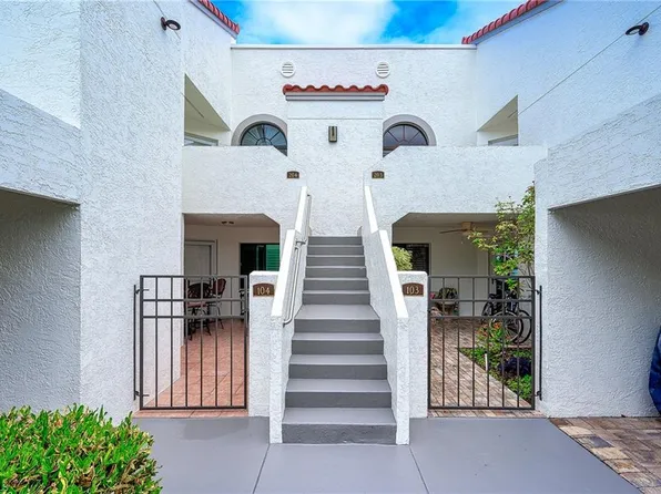 565 Beachwalk Cir, Naples, FL