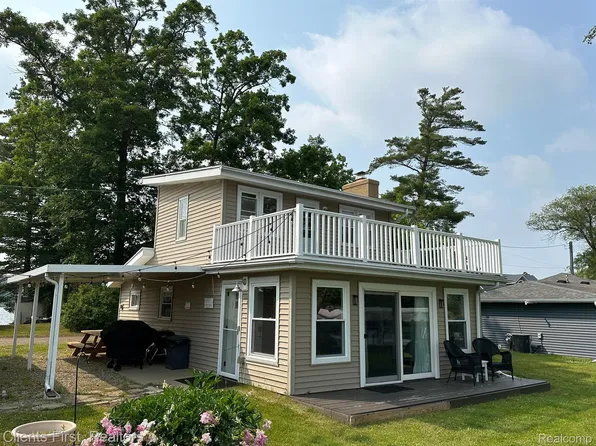 666 Birch Pl, Columbiaville, MI 48421