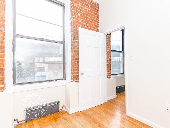 5th image of 941 Willoughby Ave #2