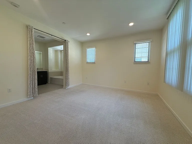 1052 Bigleaf Pl #106 — Photo 12