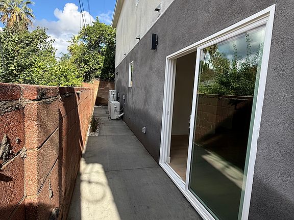 5th image of 10153 Swinton Ave
