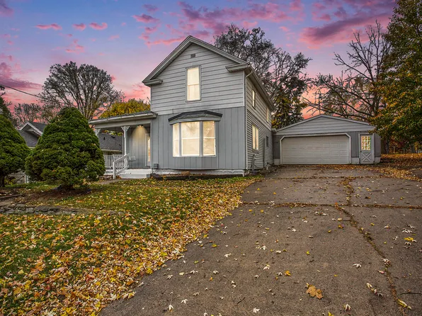 997 Hackett St, Ionia, MI 48846