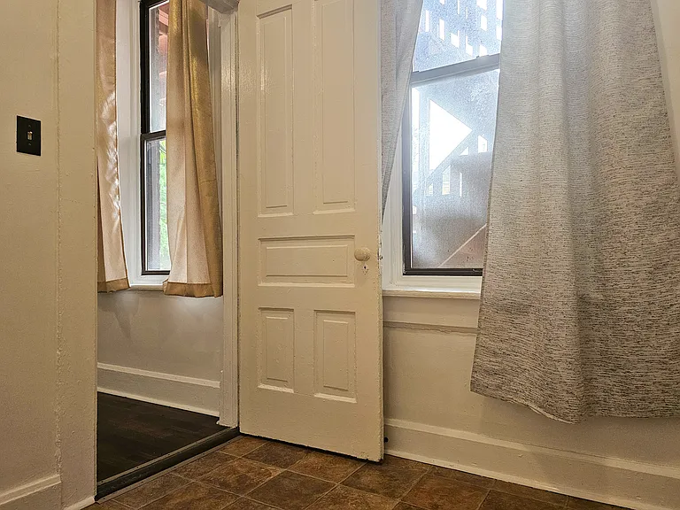 2739 W 16th St #1R — Photo 10
