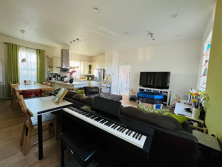 43578 Bryant St — Photo 6