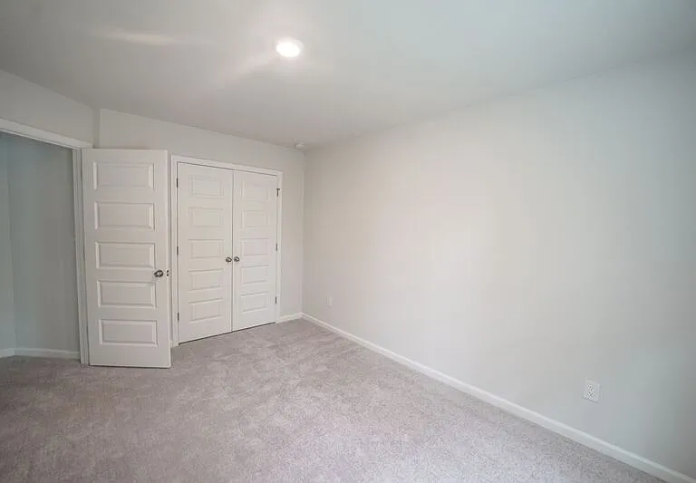 225 Lillian St — Photo 25