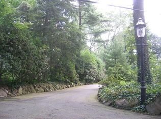 2 Holmehill Ln, Roseland, NJ 07068