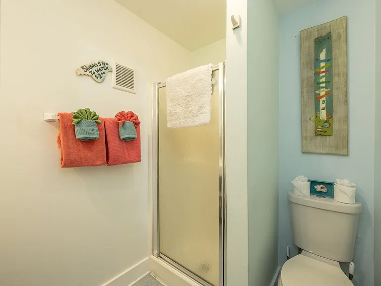 415 Julia St — Photo 22