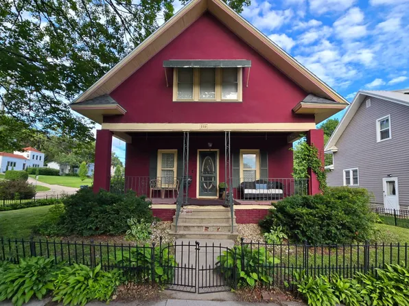 209 N 9th St, Monmouth, IL 61462
