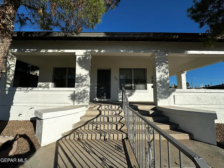2531 Pershing Dr #A — Photo 1