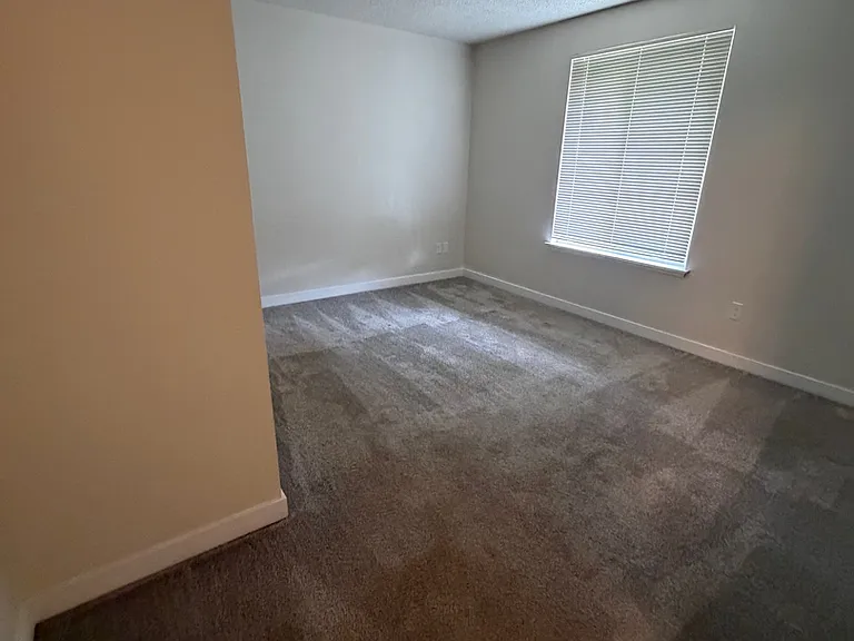34019 1st Cir S — Photo 4