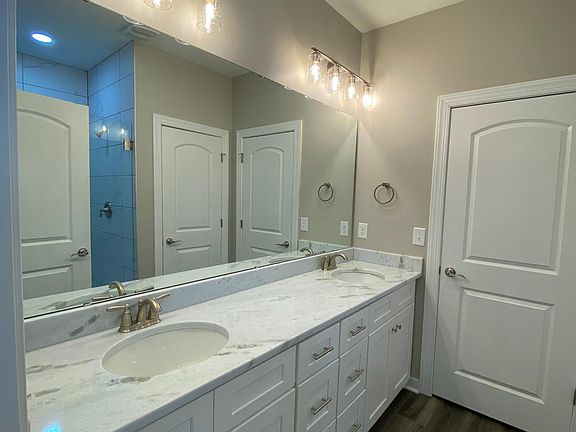 4th image of 120 Shields Dr #120
