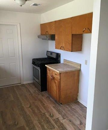 5th image of 918 Olney Dr
