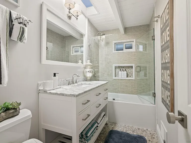 1680 N Neptune Ave — Photo 32