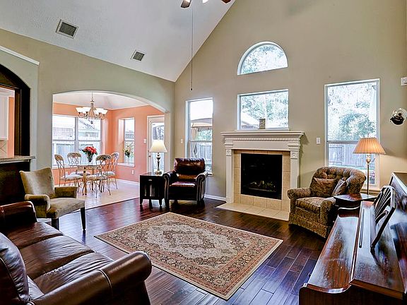 5th image of 114 E Whistlers Bend Cir