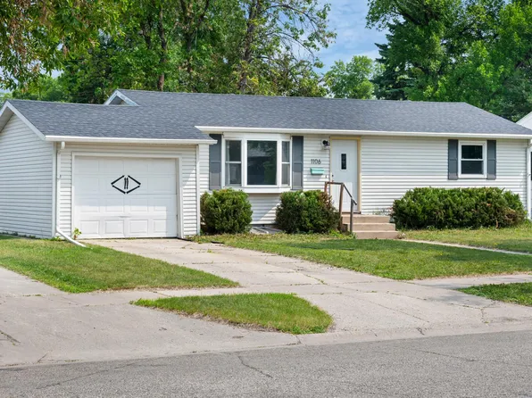 1106 23rd Ave S, Grand Forks, ND 58201
