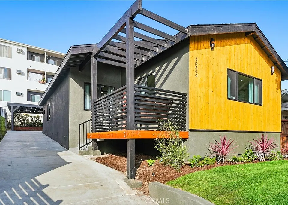4523 Lexington Ave