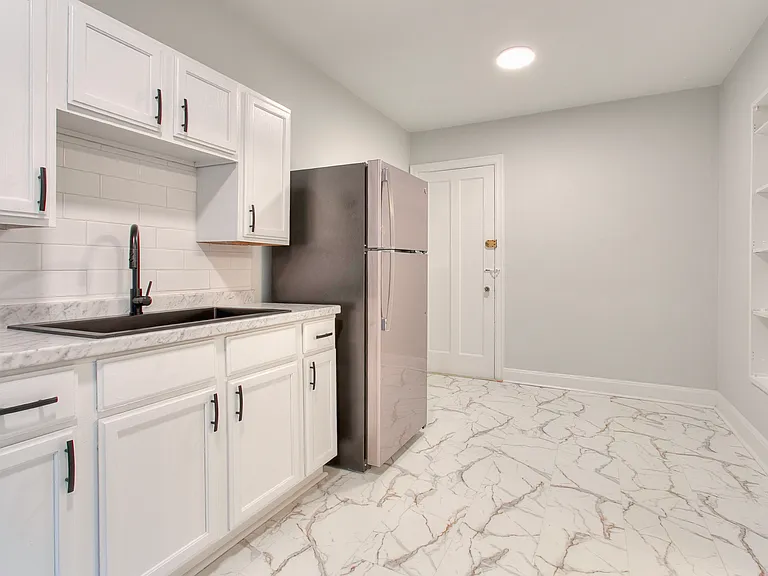 3900 Edwards Rd #1 — Photo 2