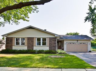 3920 Whispering Trails Dr, Hoffman Estates, IL 60192