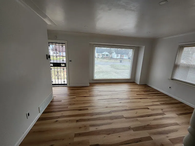 3 bed, 928 sqft, $1,400 — Photo 3
