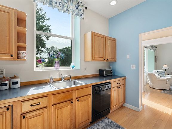 5th image of 15 Story St Unit 4