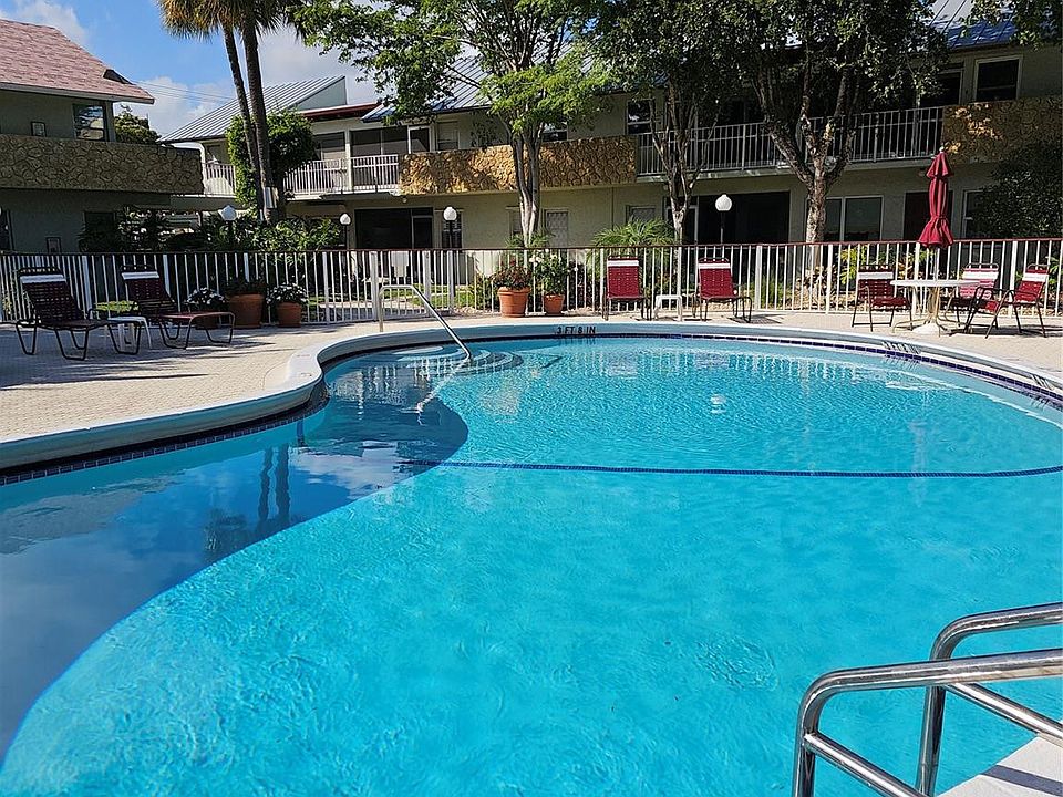 1st image of 860 SE 6th Avenue #206