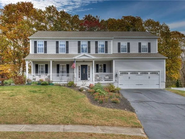 36 Anne C Holst Ct, Warwick, RI 02886