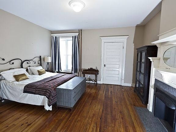 4th image of 894 Saint Johns Pl
