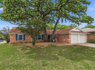 2413 Meadow Vw, Bedford, TX 76021