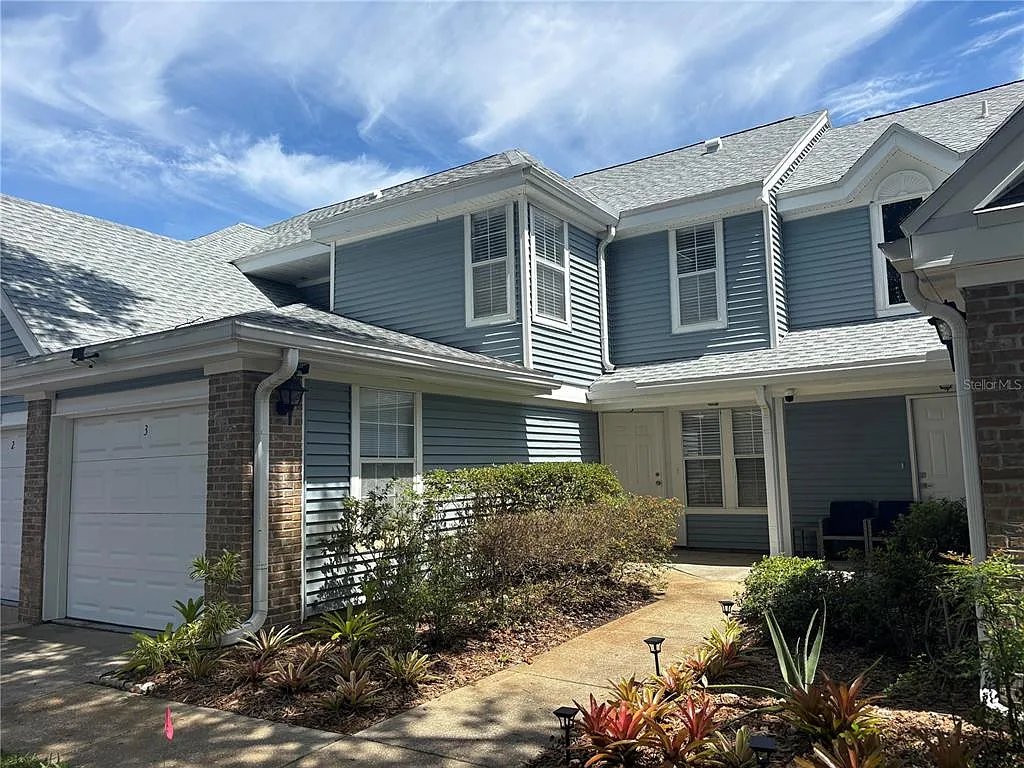 2 bed, 2.5 bath, 1281 sqft, $2,200 — Photo 2
