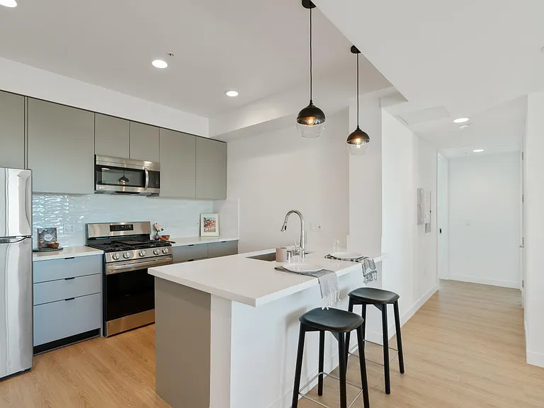 426 N Alexandria Ave — Photo 5