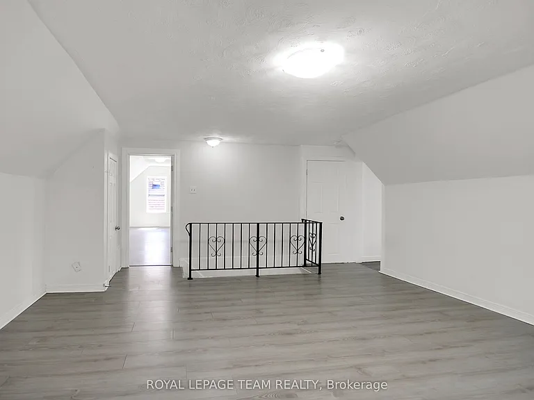 4 Eccles St #5 — Photo 13