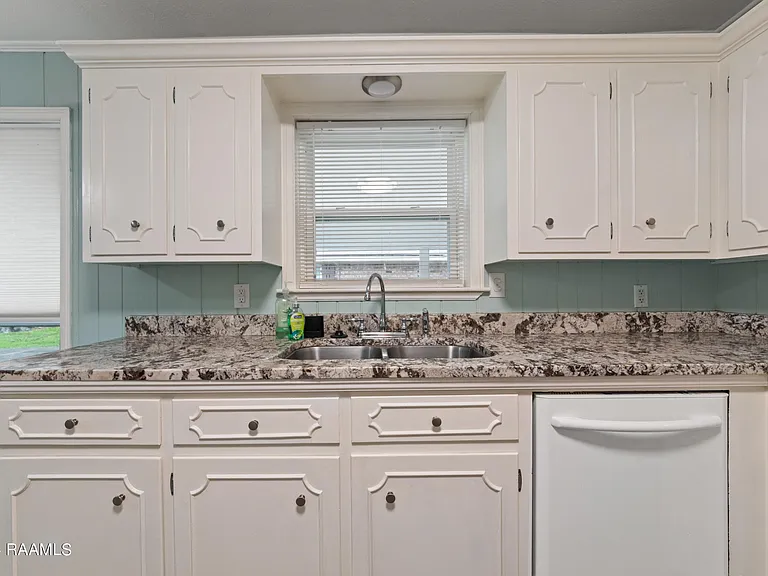218 Debby Dr — Photo 9