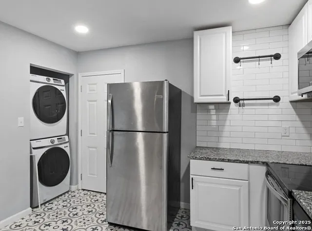 1050 Vanderbilt St — Photo 5