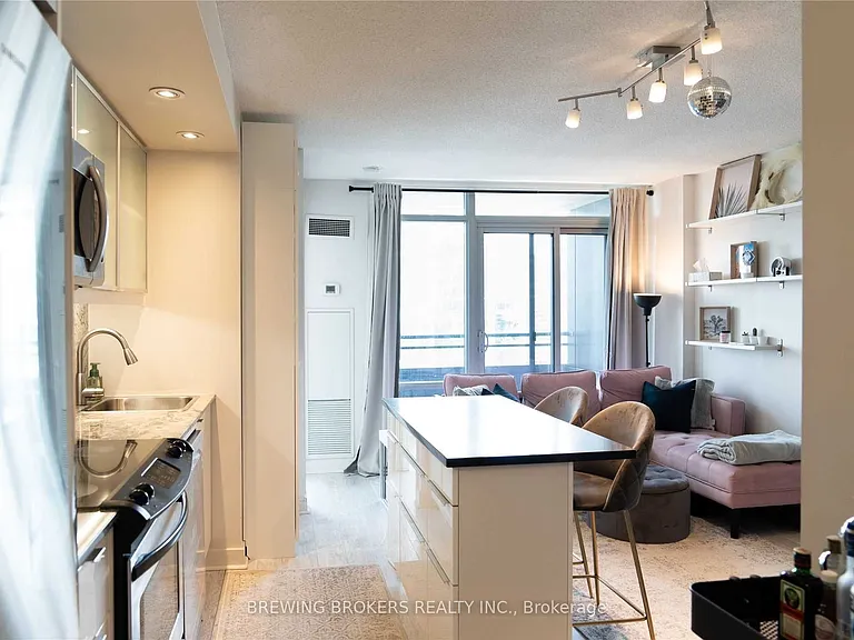 25 Telegram Mews #3311 — Photo 2