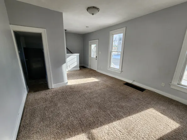 348 8th Ave SW, Cedar Rapids, IA 52404