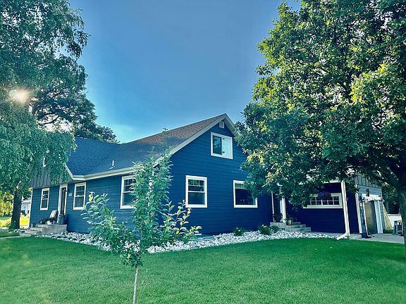 2nd image of 507 6th St NE