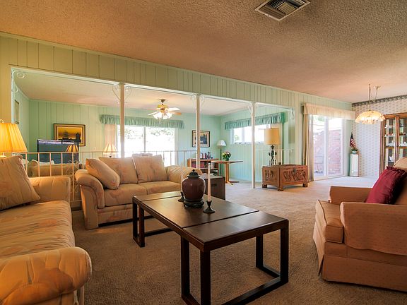 2nd image of 1924 Amber Ln